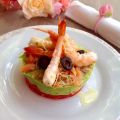 Timbal de aguacate con salmon y langostinos‏.