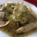 Merluza en salsa verde con almejas