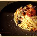 Espaguetis con atún y aceitunas