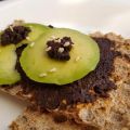 Tentempié de aguacate y olivada