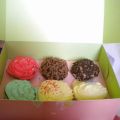 London cupcakes (2): Blueberry and white[...]