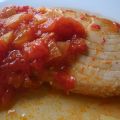 Lomos de atún a la sidra con tomate
