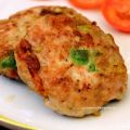 Hamburguesa casera de pollo con aguacates y[...]