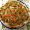 PIZZA CON TOMATE, CEBOLLA Y PIMIENTO
