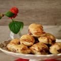 HOJALDRES RELLENOS DE SALCHICHA Y MANZANA