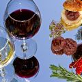 Vino y hamburguesas en el convento